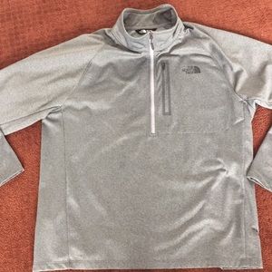 Men’s North Face pullover
